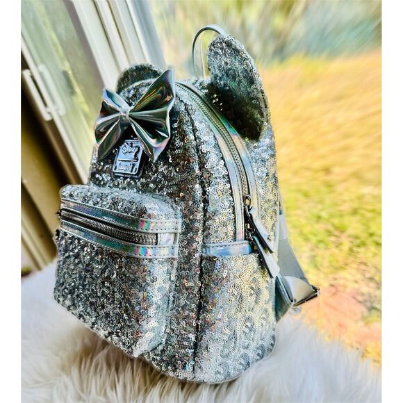 *NEW EXCLUSIVE* Loungefly XLasr Disney Holographic Sequin Minnie Mini Backpack - Picture 3 of 11